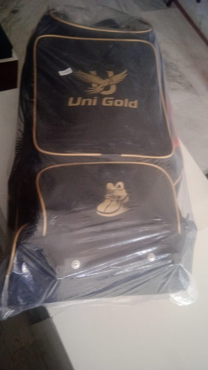 🎒 Uni Gold – Cricket Kit Bag